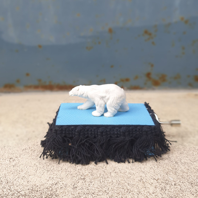 Ours rêveur - boîte à musique à manivelle - pièce unique  