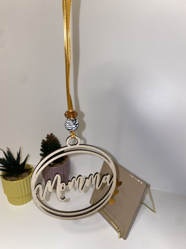 Stijlvolle Mama Auto Hanger – Lasergegraveerd & Versierd Cadeau