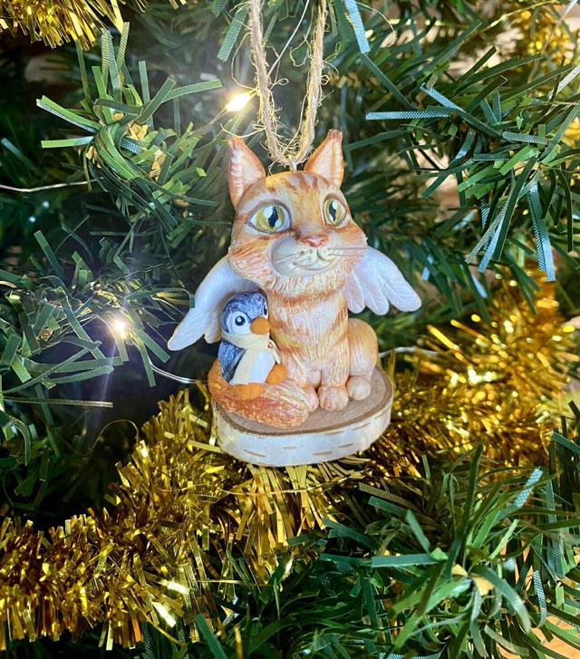 Figurine ailée à suspendre