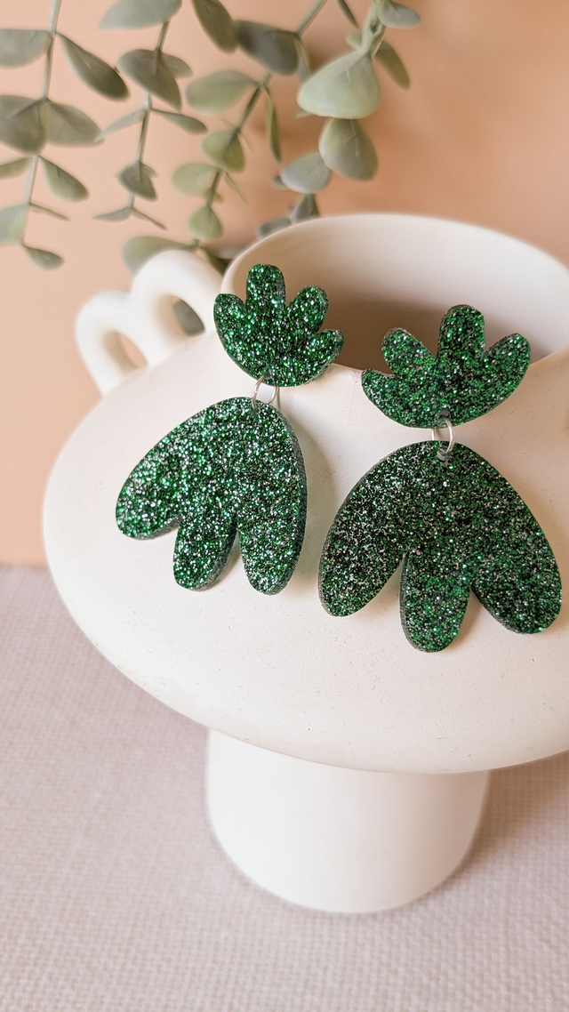 Boucles d'oreilles vertes pailletées en plexi