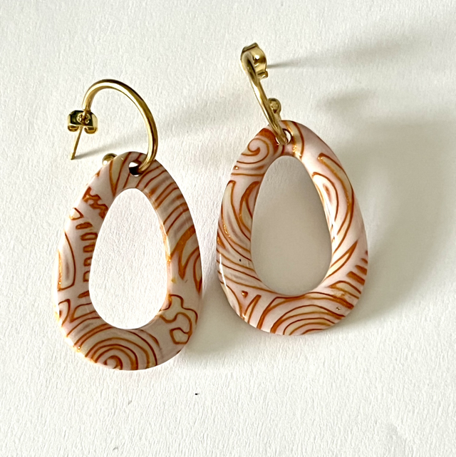 Boucles d’oreilles ovales terracotta marbré 