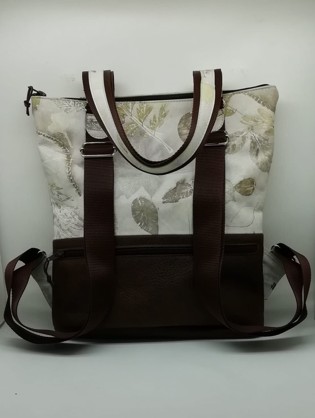 Coriandolo-borsa zaino artigianale in pelle.