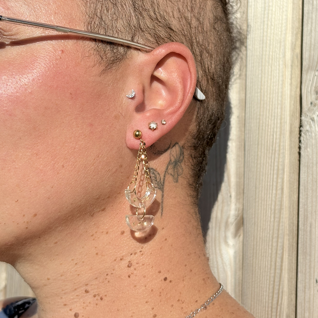 Boucles d’oreilles acier inoxydable doré, résine et feuille d’or 