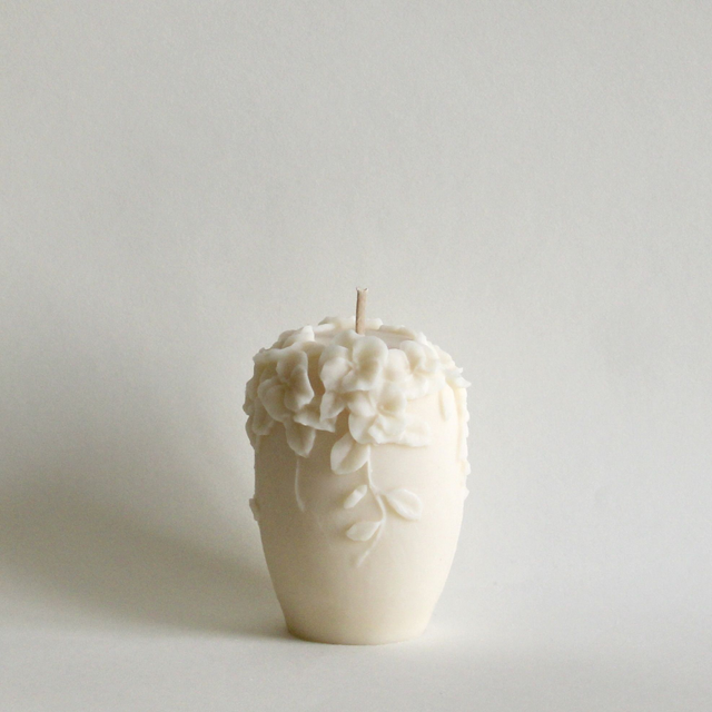 Bougie moulée fleurs tombantes