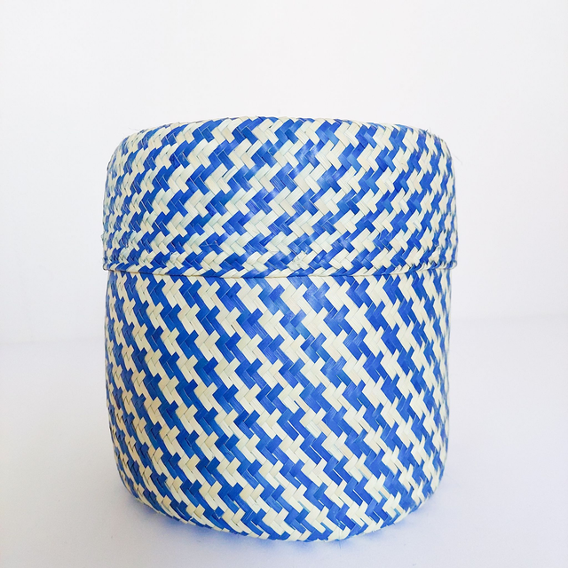 Panier en palme bleu fait main – 19 cm