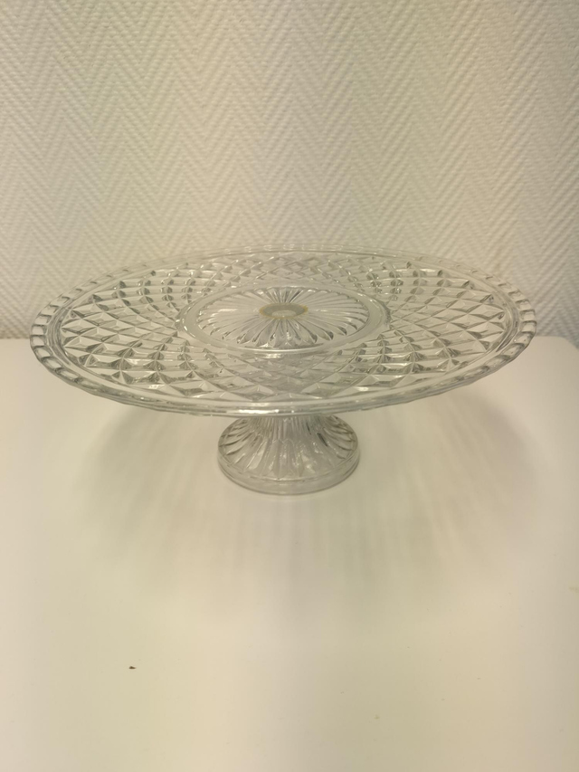 Tarjoiluvati jalallinen #091