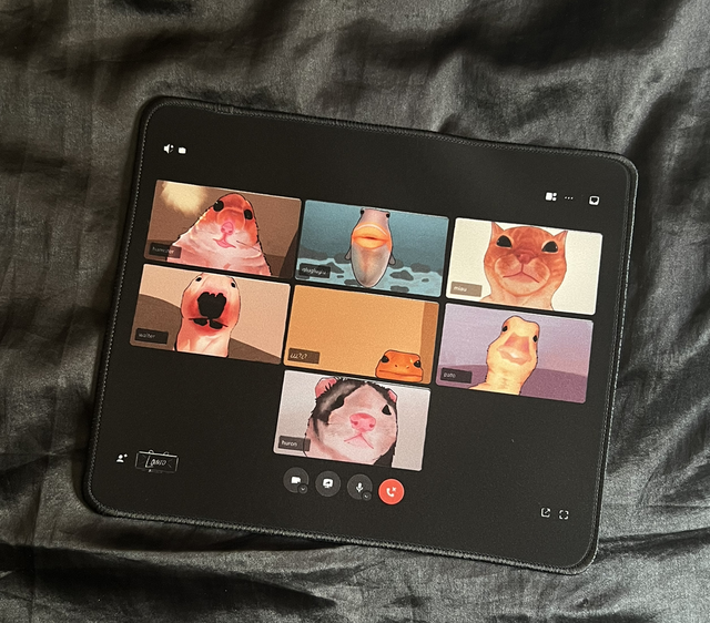 Alfombrilla llamada pequeña