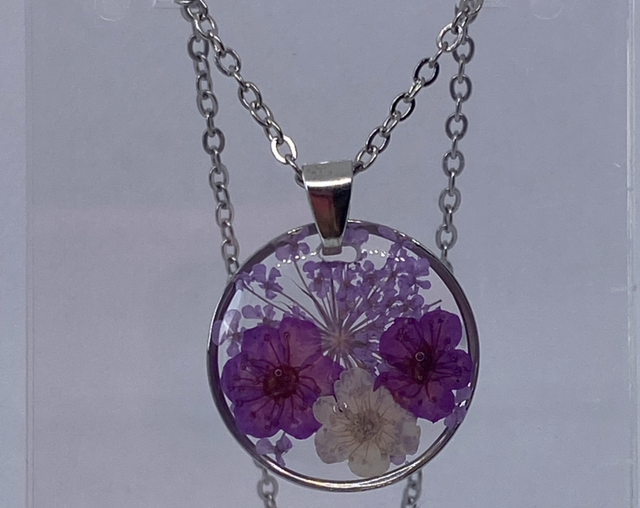Silver necklace with real flowers 