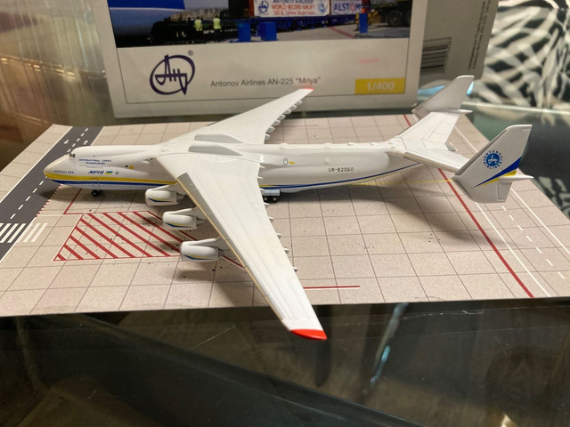 Antonov Airlines AN-225 "Mriya" (UR-82060) 1:400 Herpa