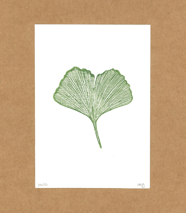 Linogravure “Feuille de Ginkgo” – Impression artisanale A6 à l’encre verte