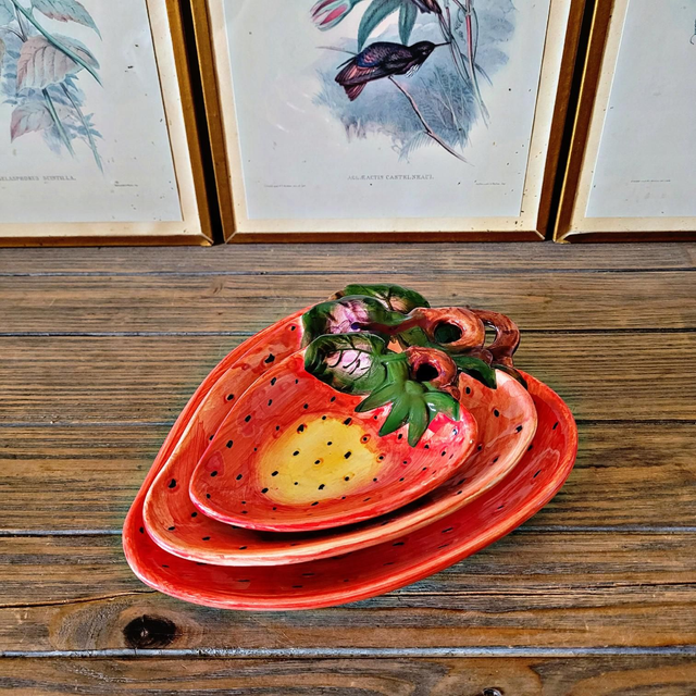 X Raviers , coupelles, plats barbotine fraise sur pieds