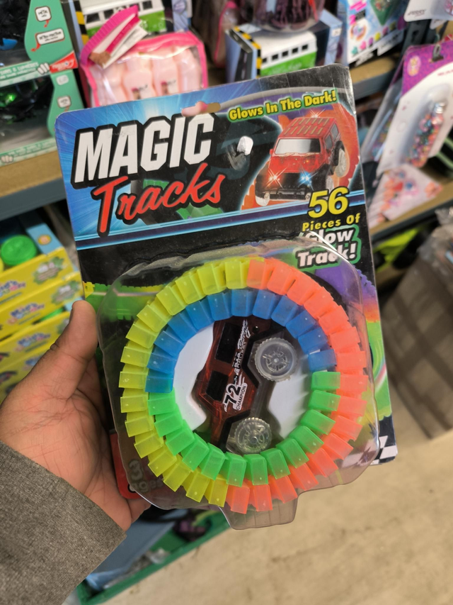 MAGIC CIRCUIT TRACKS AVEC 2 VÉHICULES 