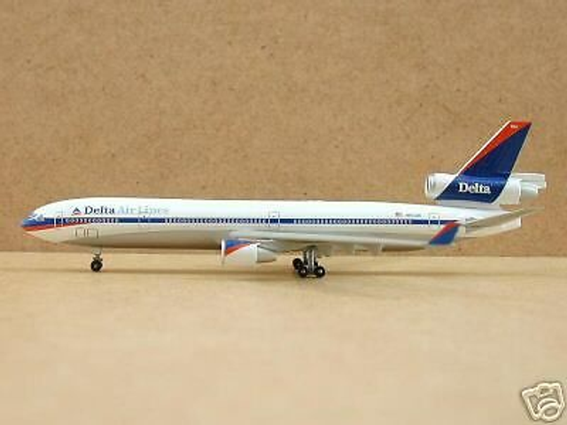 Delta Airlines MD-11 (NC) (N804DE), 1:400