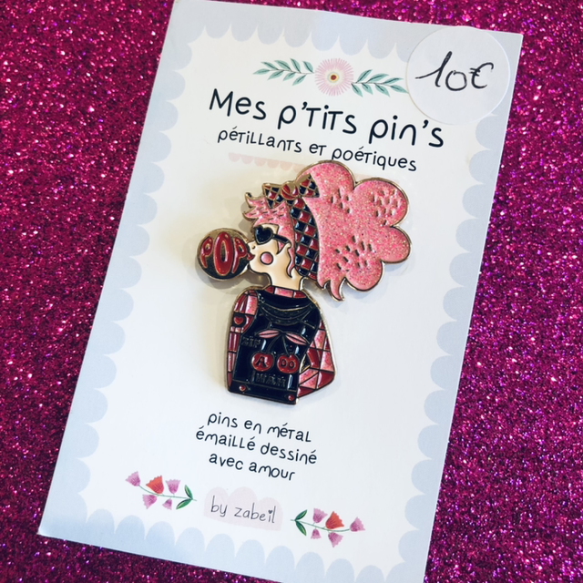 Pin&#039;s &quot;pin-up&quot; girly chevelure rose pailletée