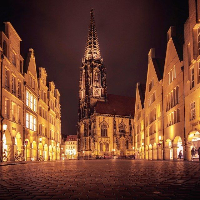 Prinzipalmarkt bei Nacht mit Lamberti