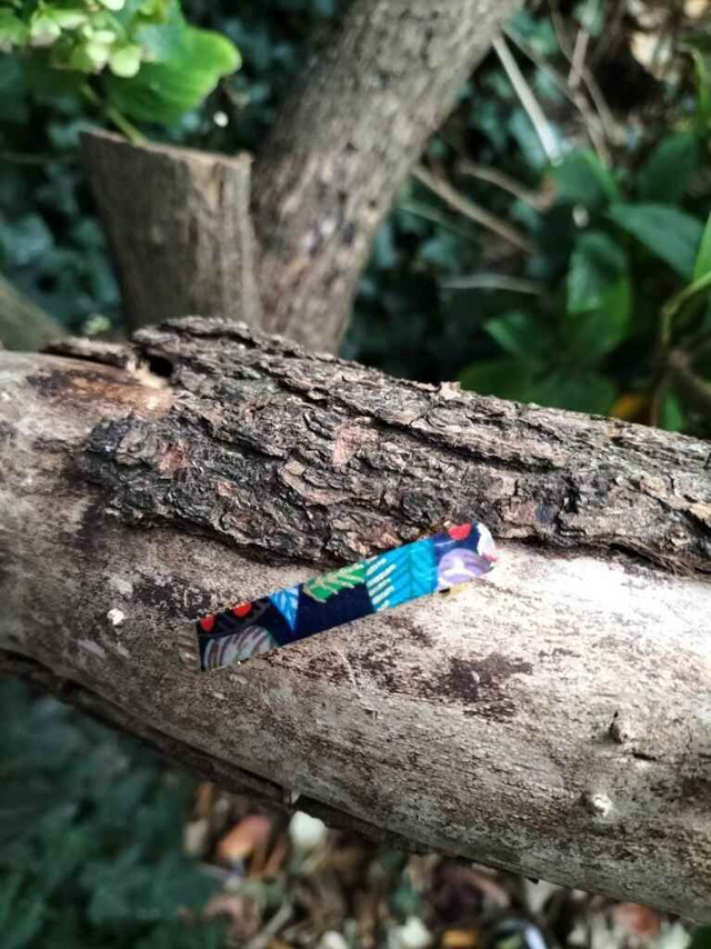 Petite Barrette en Papier Japonais – Élégance et Lumière 