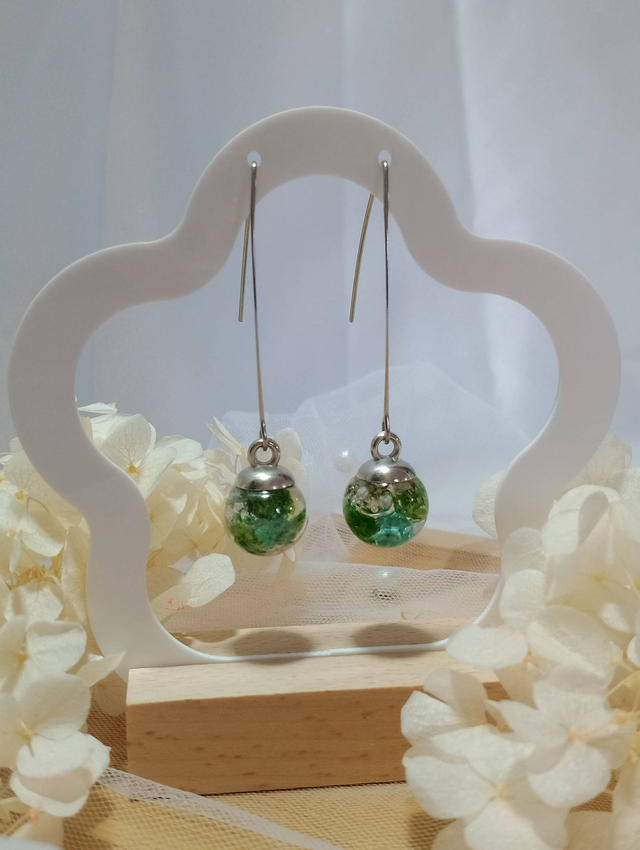 Boucles d’oreilles pendantes en fleurs séchées – Élégance naturelle