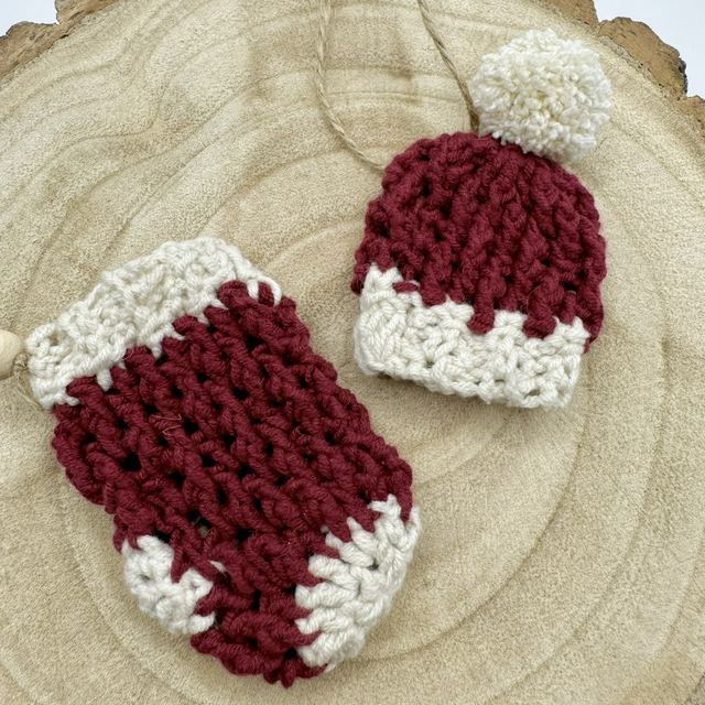 Crochet Plain Cranberry Mini Hats &amp; Stockings Decoration 