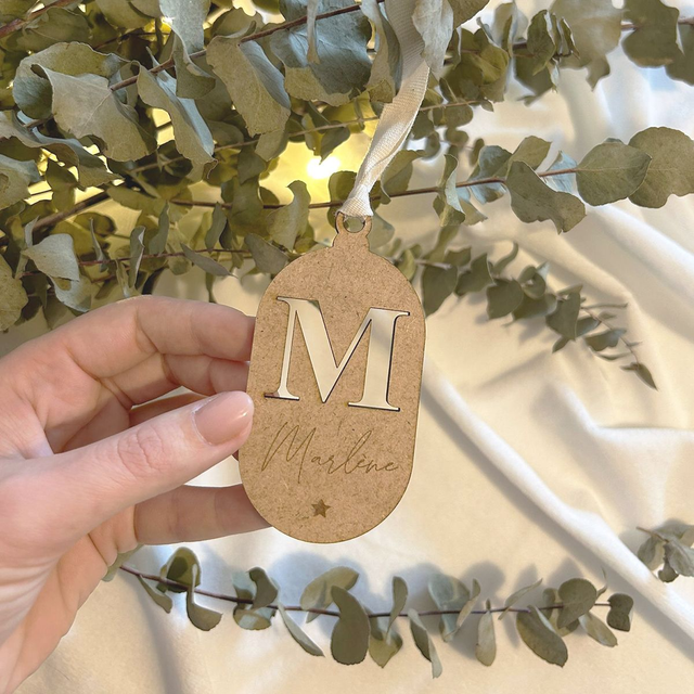 Boule de Noël personnalisée en bois - Modèle Initial