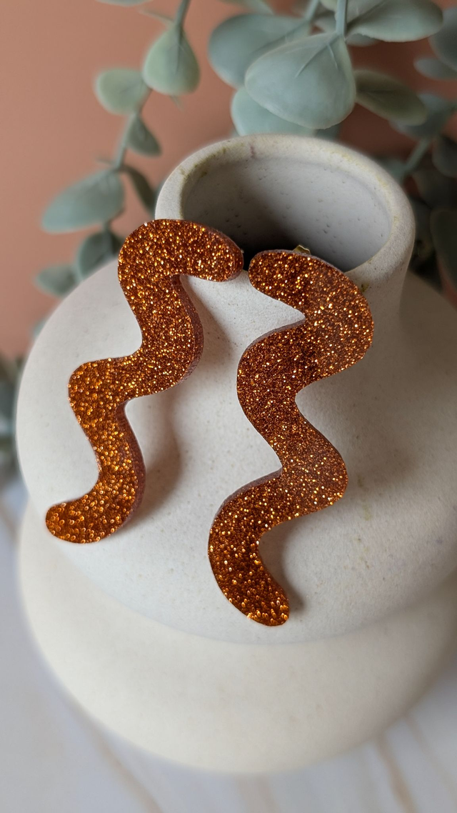 Boucles d'oreilles oranges pailletées en plexi