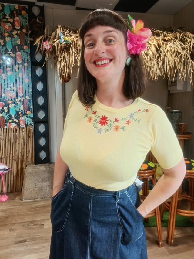 Haut basique brodé jaune
