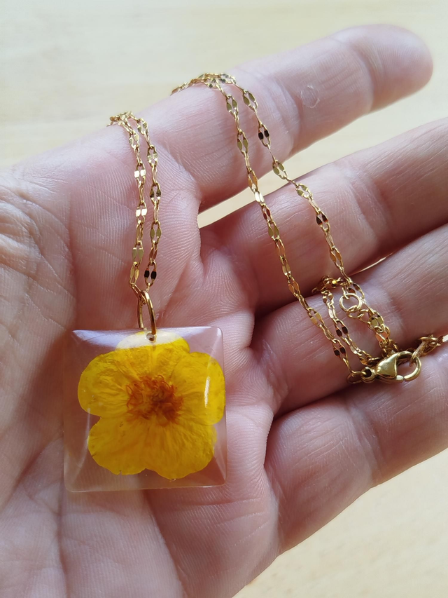 Pendentif Éclat de Bouton d&#039;Or