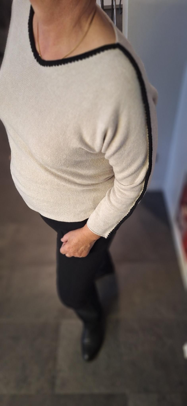 pull beige bande noire