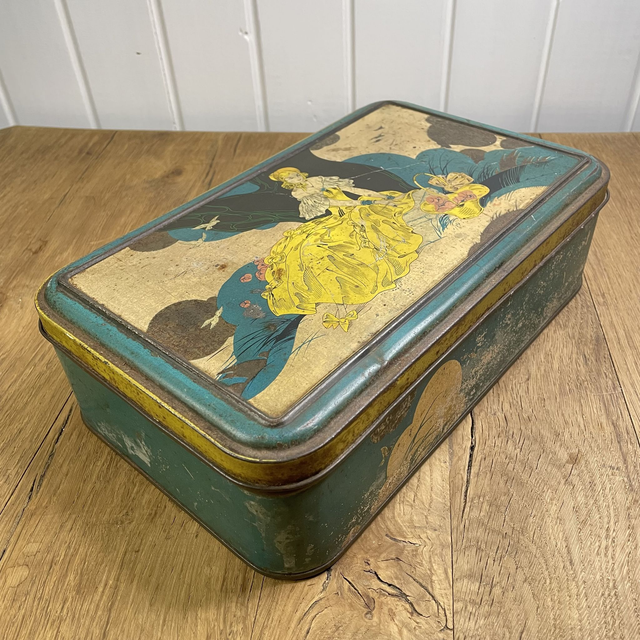 Grande boîte Jeune fille au Panier de Roses