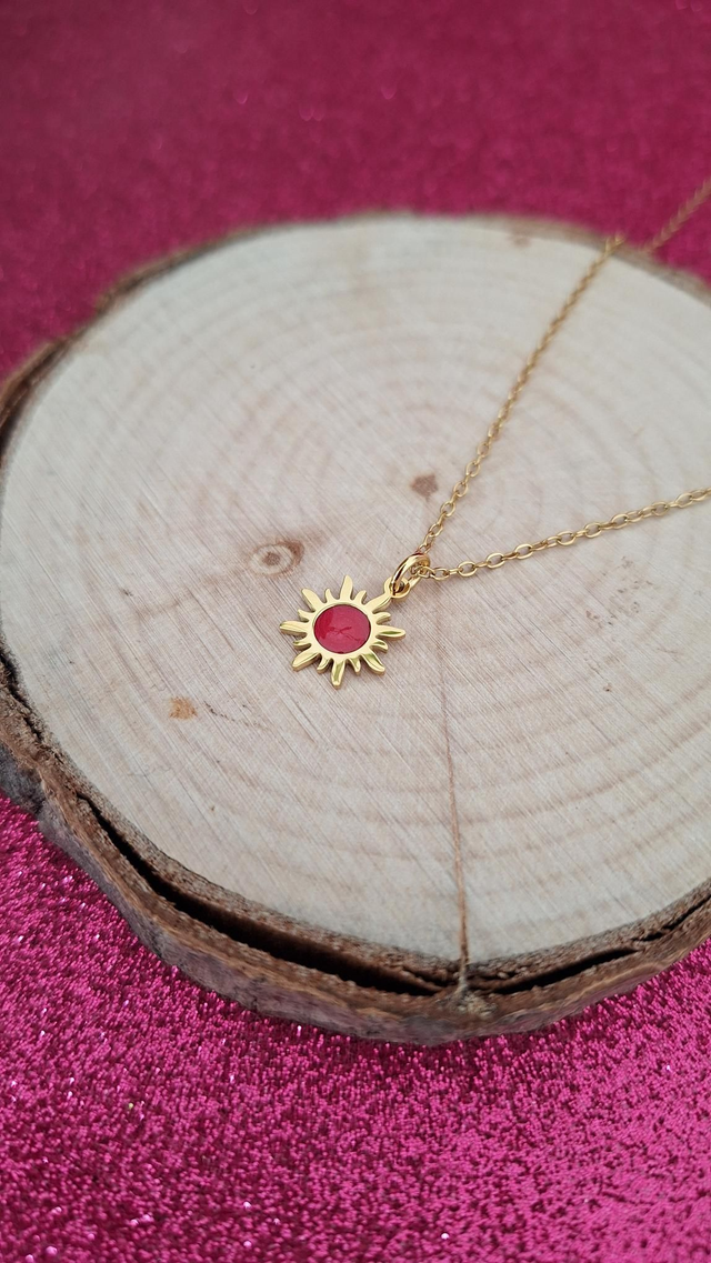 Collier doré mini soleil rouge