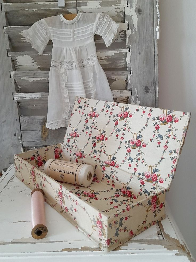 Boîte ancienne en tissu