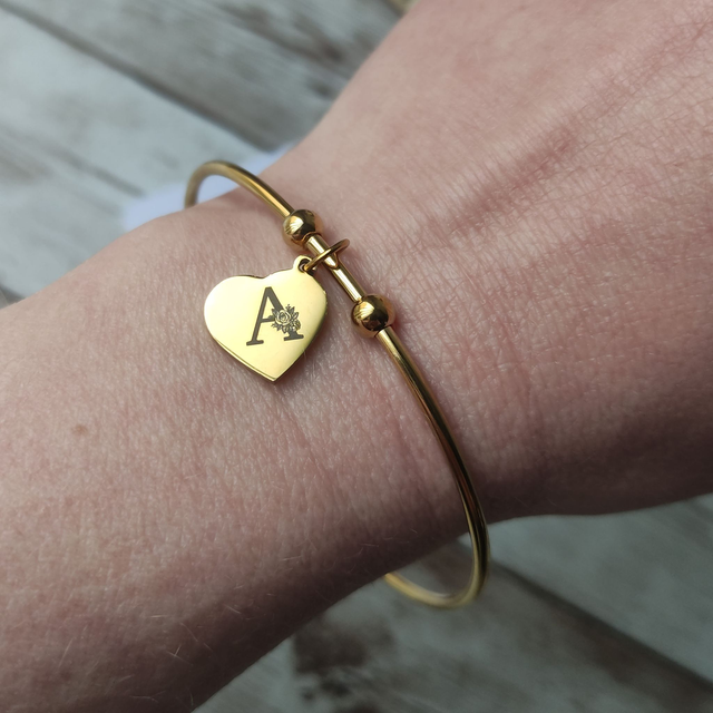 Bracelet jonc &quot;Initial&quot; alphabet fleurs acier doré