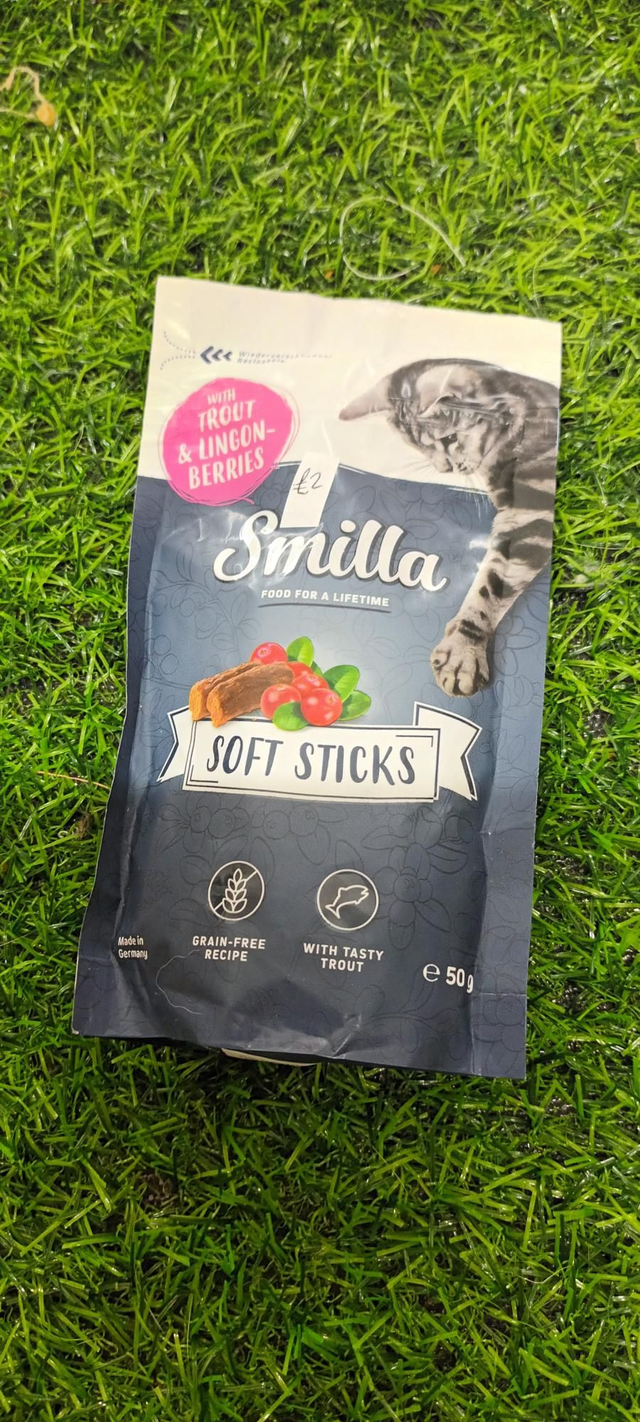 Smilla meaty cat treats, trout with lingon-berries 