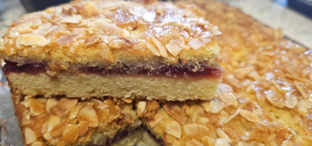 1x DF/GF Almond Bakwell shortbread 