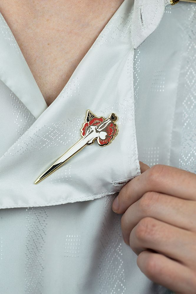 Pin's épée vanité