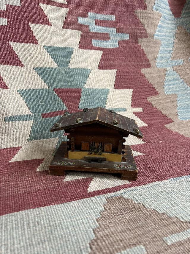 Music Box - Small Log Cabin