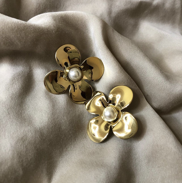 Boucle d’oreille maxi fleur