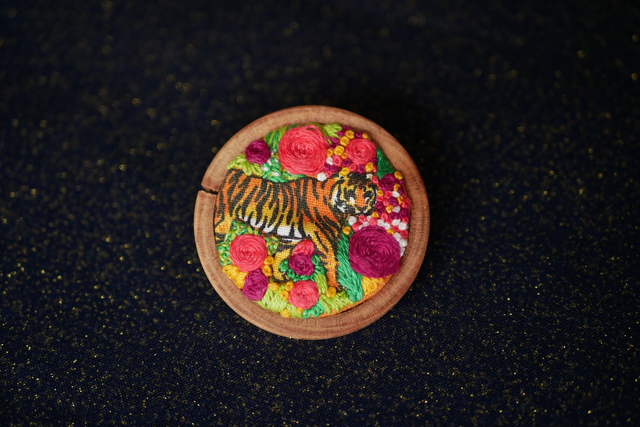 Broche tigre