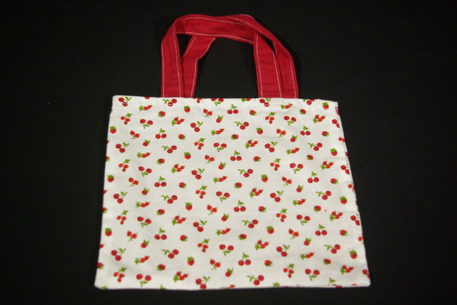 916-Sac enfant &quot;cerise&quot; L23 x H19 cm