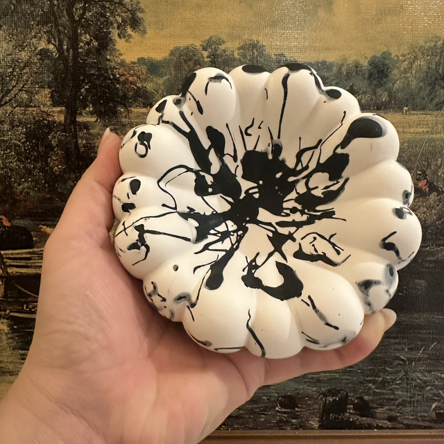 HANDMADE SCALLOPED JEWELLERY BOWL