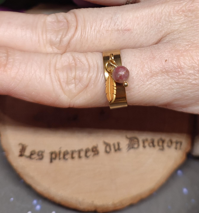 Bague réglable dorée plume et tourmaline 
