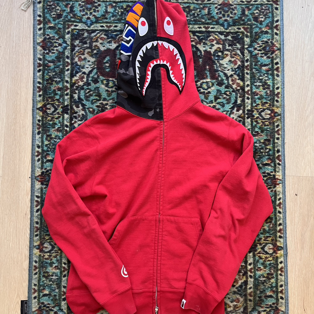 Bape hoodie size XL preowned