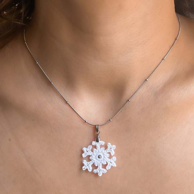 Collier avec pendentif flocon de neige