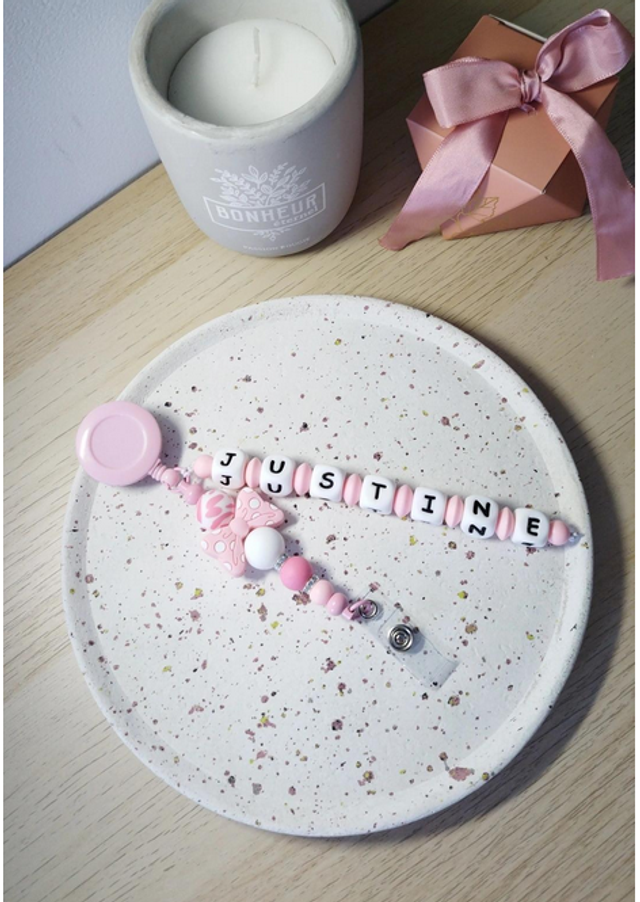 Porte-badge rétractable personnalisé avec prénom – Accessoire unique et pratique