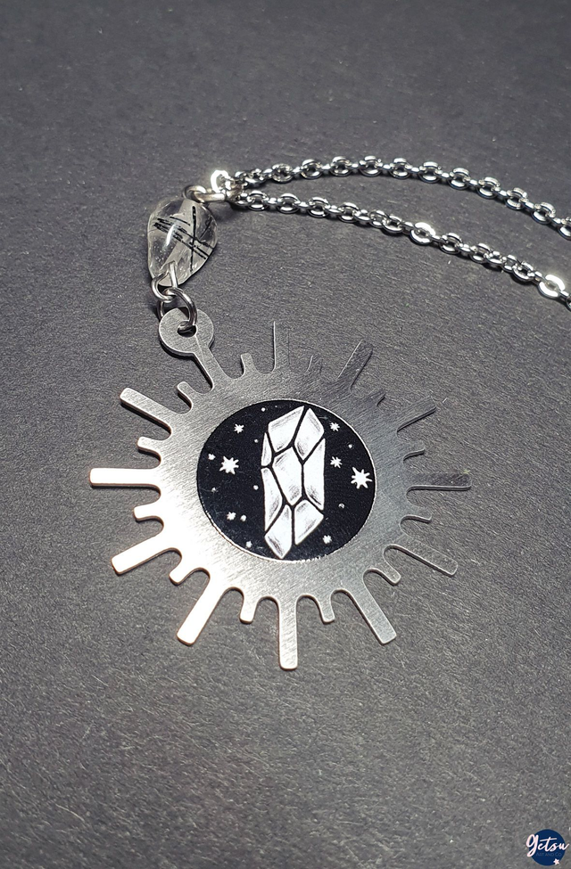 Collier desin de cristal rayonnant et cristal de roche tourmaline