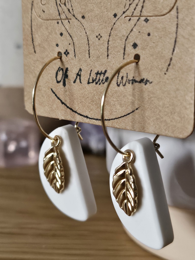 Petites créoles dorée et jesmonite