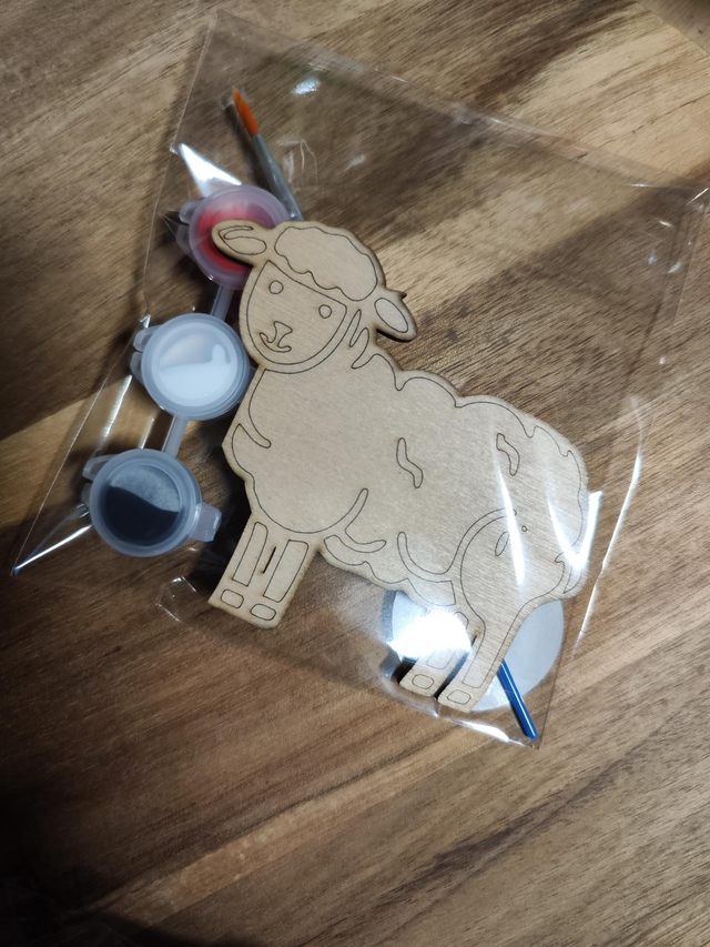 Paint your own wooden 8cm set