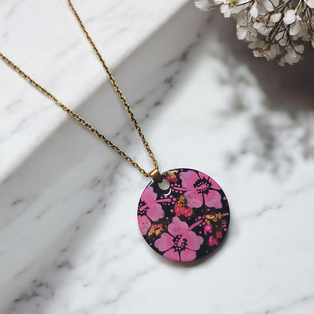Collier dessiné Flora acier inoxydable rose fuchsia