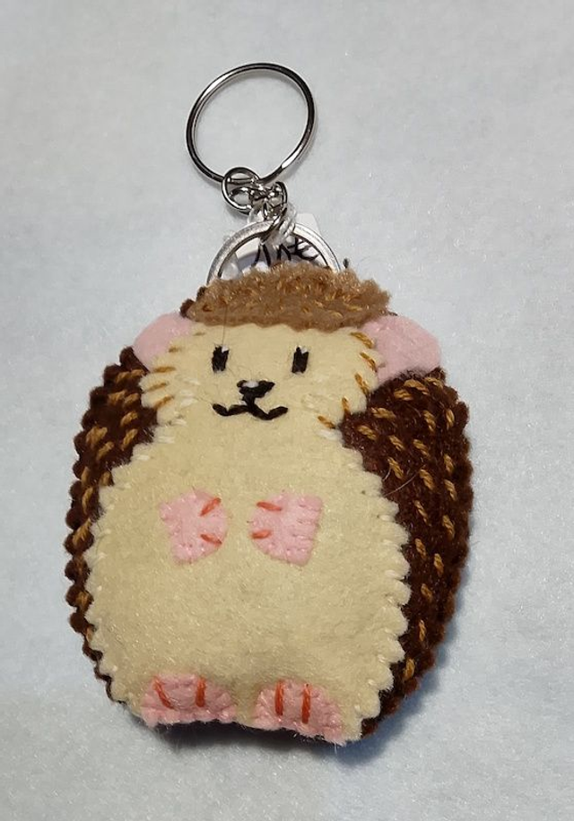 Hérisson en feutrine porte clés