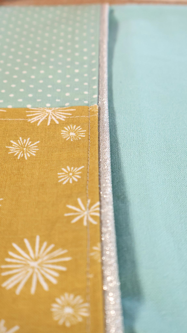 Feuille - Bleu ciel à pois biais argenté