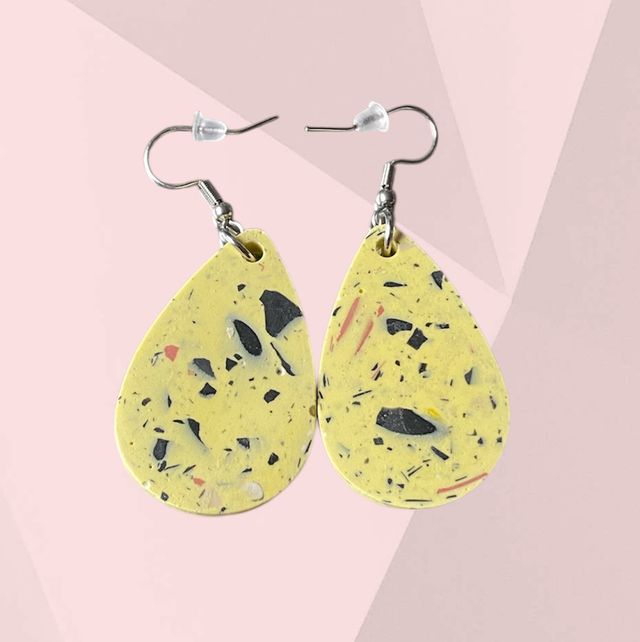 Boucles d’oreilles jaune effet terrazzo 